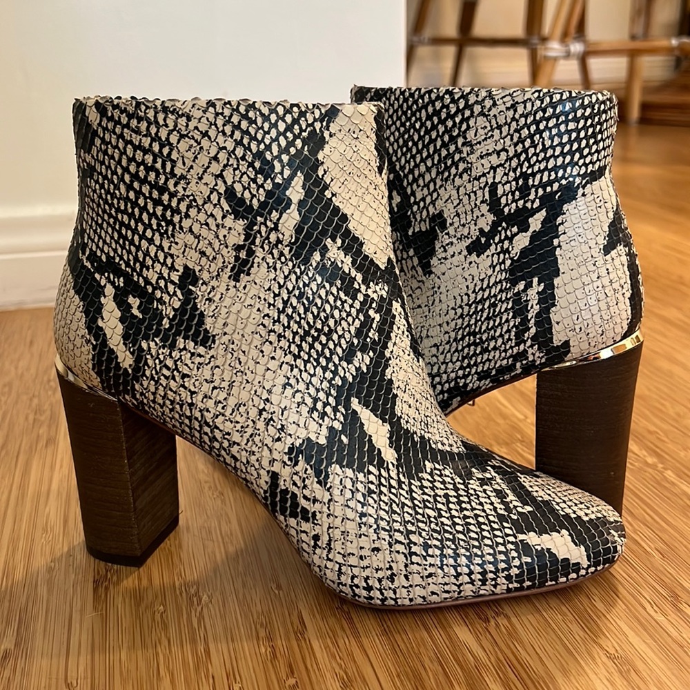 POUR LA VICTOIRE Snakeskin boots size 7.5